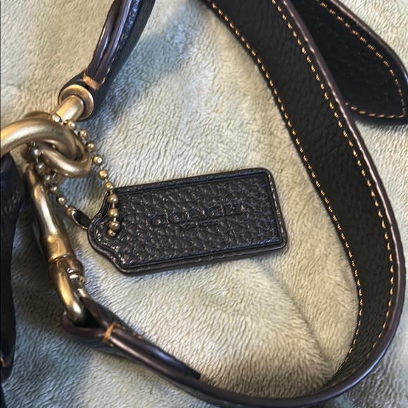 Black and Gold Crossbody Bag with Adjustable Strap and Gold Hardware - Picture 4 of 16